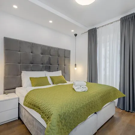 Finn Luxury * Σπλιτ